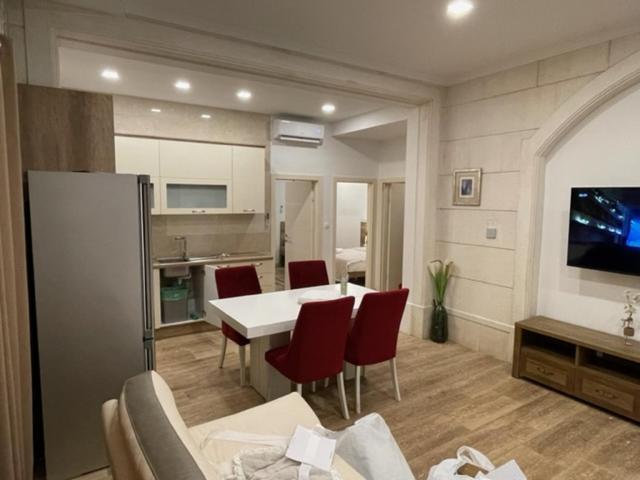 Villa Luce Mit Pool Макарська Екстер'єр фото