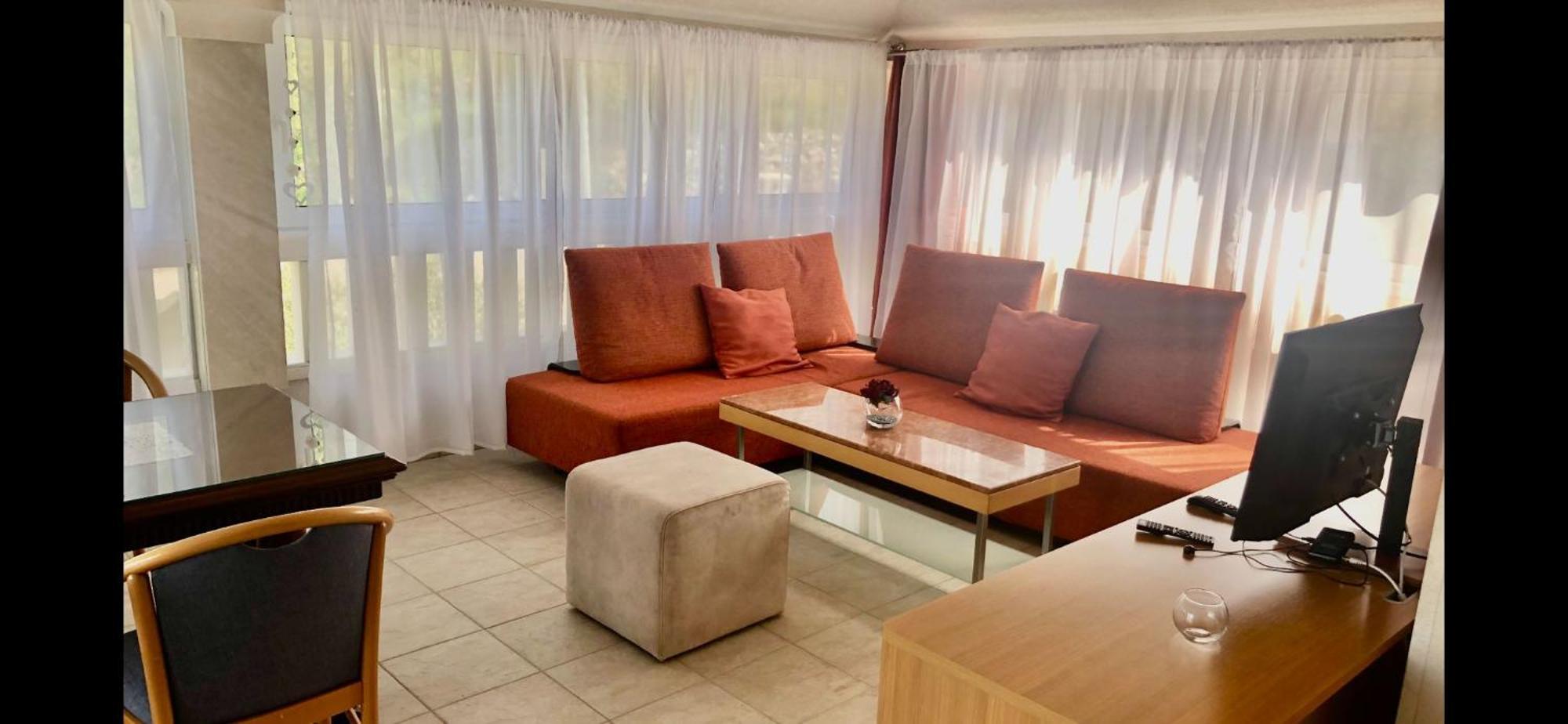 Villa Luce Mit Pool Макарська Екстер'єр фото