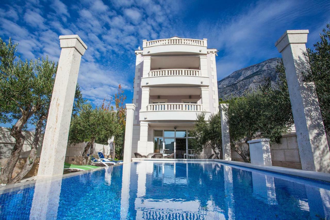 Villa Luce Mit Pool Макарська Екстер'єр фото