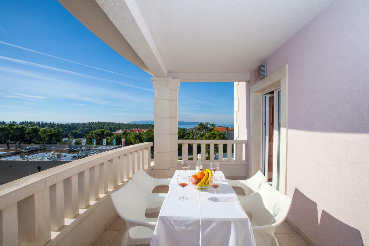 Villa Luce Mit Pool Макарська Екстер'єр фото